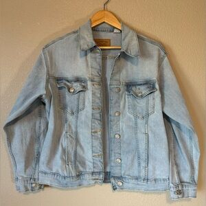 Signature by Levi Strauss Light Wash Denim Trucker Relaxed Jacket - Mens S